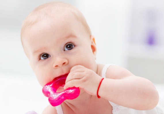 راهنمای کامل خرید دندانگیر نوزاد
